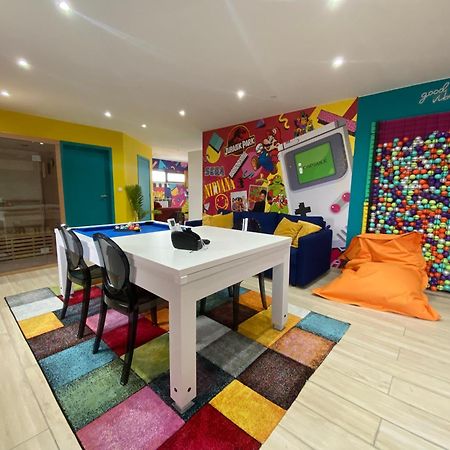Capsule 90'S - Balneo - Sauna - Flipper - Billard - Netflix - Nintendo Switch & Jeux - Mons Exteriér fotografie