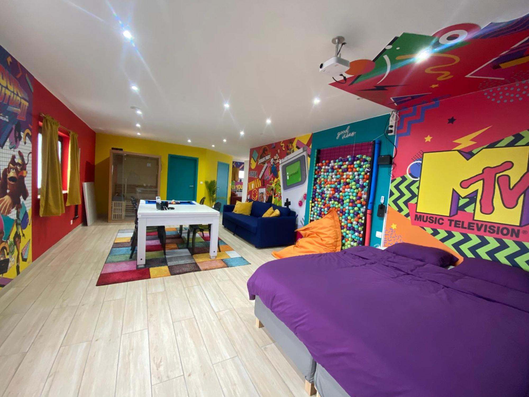 Capsule 90'S - Balneo - Sauna - Flipper - Billard - Netflix - Nintendo Switch & Jeux - Mons Exteriér fotografie